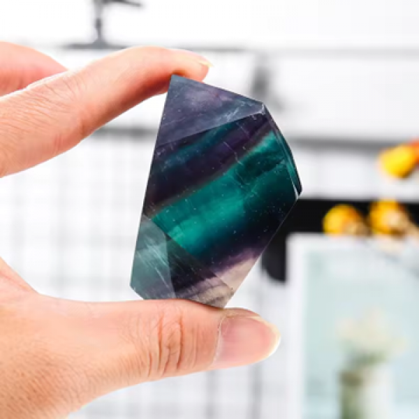 Free form fluorite lamp